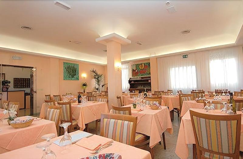 Hotel Stiefel Lignano Sabbiadoro Exterior foto